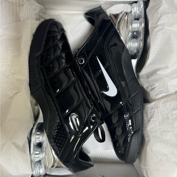 black shiny nikes